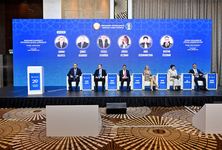 "Məhkəmə idarəçiliyi sahəsində qlobal çağırışlar" mövzusunda beynəlxalq konfrans panel sessiyalarla davam edir