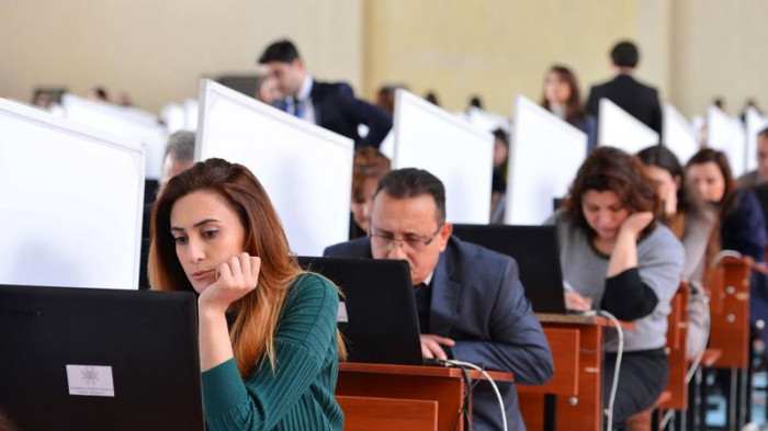 Təhsilverənlərin sertifikatlaşdırılması imtahanının ikinci günü başa çatdı