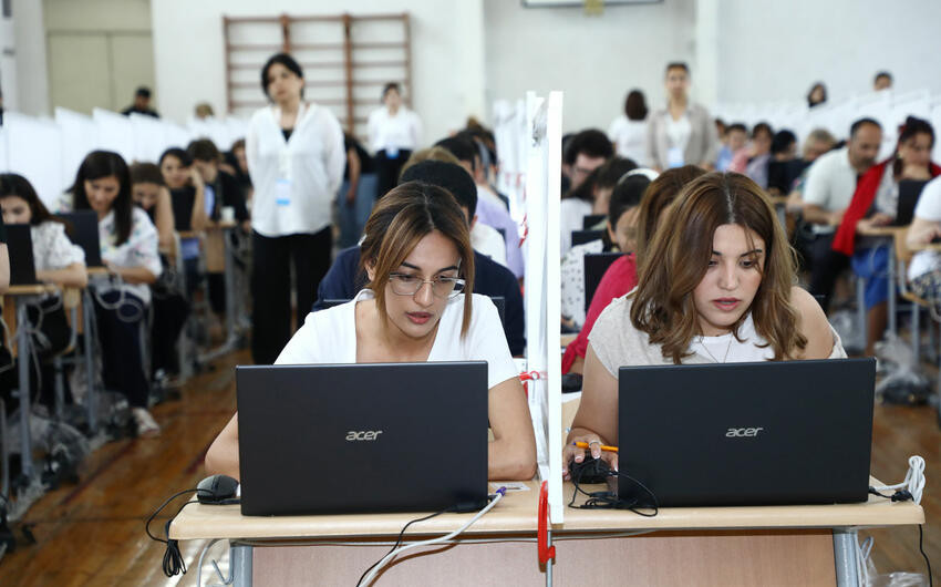 Bu gün sertifikasiya imtahanında 3300 müəllim iştirak edib