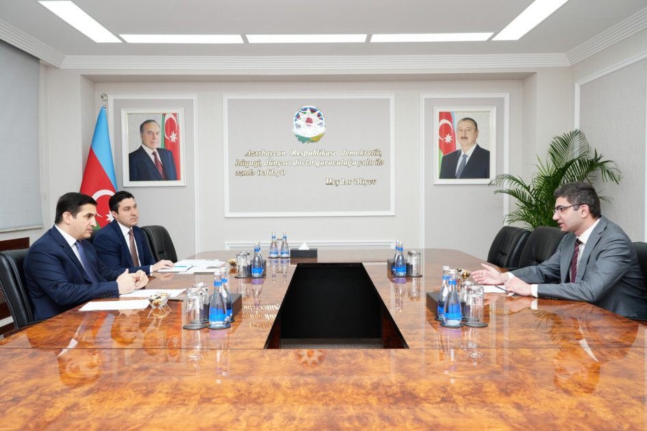 Ədliyyə naziri “Yüksəliş” müsabiqəsinin qalibləri ilə görüşüb