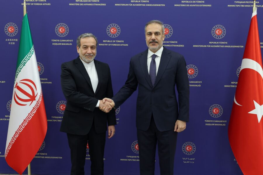İran və Türkiyə XİN rəhbərləri İstanbulda regional məsələləri müzakirə ediblər