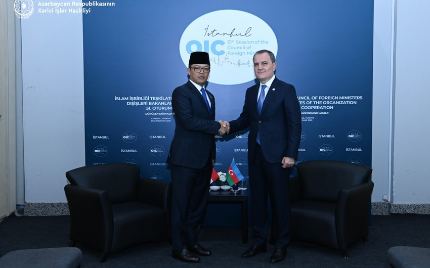 Ceyhun Bayramov İndoneziyanın xarici işlər naziri Suqiono ilə görüşüb
