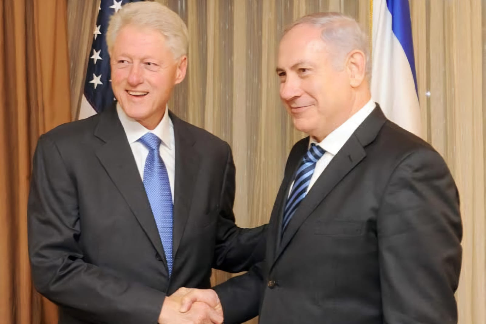 Klinton Netanyahunu ifşa etdi: “Hakimiyyətdə qalmaq üçün İranla müharibə istəyir”