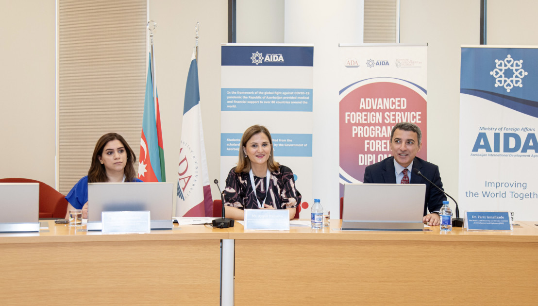 Xarici diplomatlar üçün “Xarici Siyasət Proqramı” uğurla başa çatıb