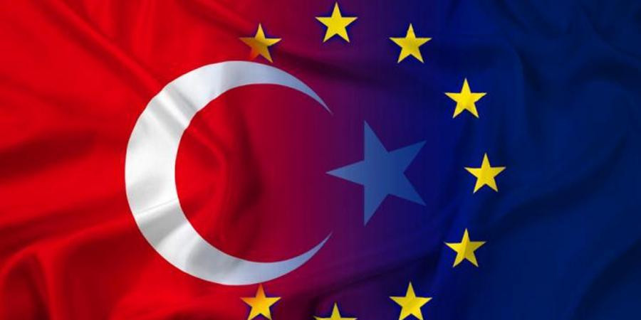 AB rəsmisindən etiraf: Türkiyəyə viza tətbiqi utancvericidir