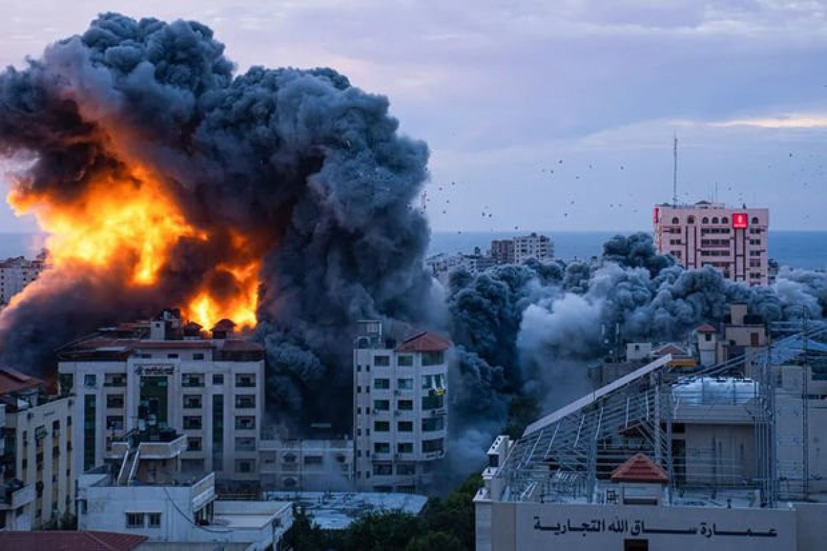 İsrail İranın ballistik raket anbarlarını bombalayıb