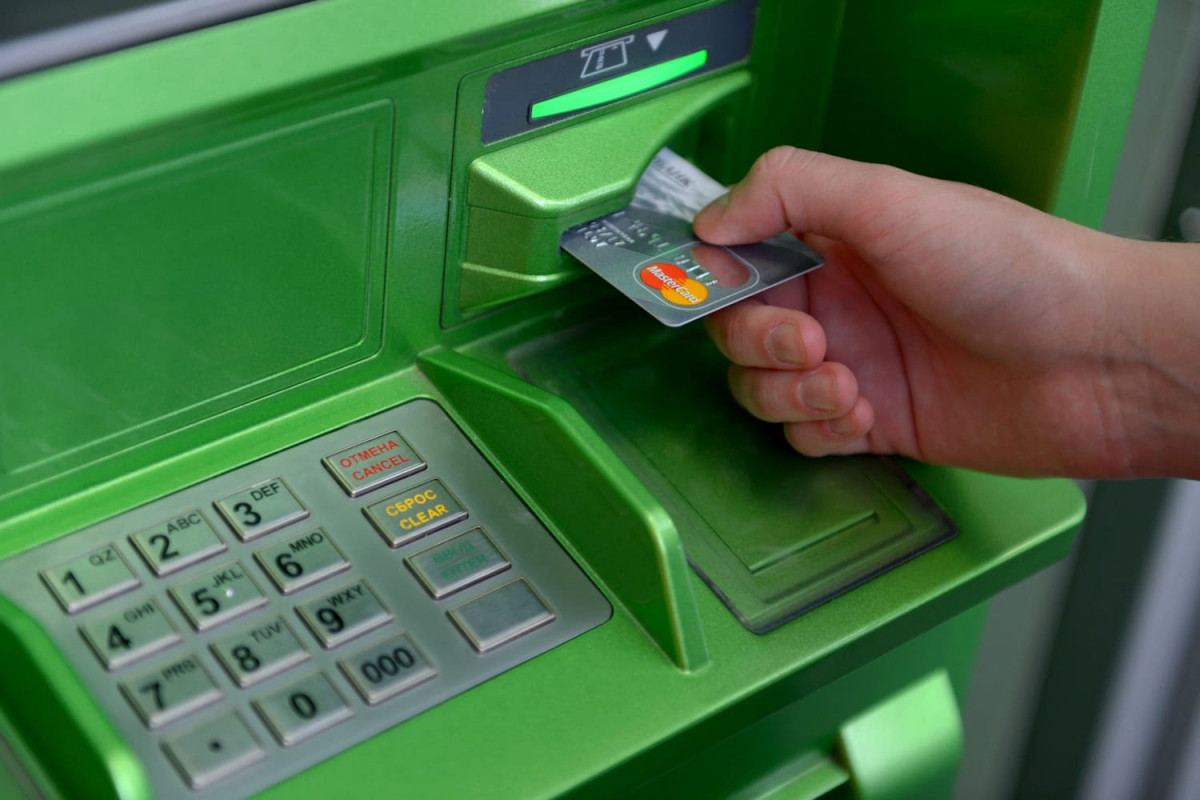 Dünən bank kartlarından 11 min manatdan çox pul oğurlanıb