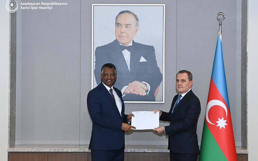 Ceyhun Bayramov Sudanın yeni təyin olunmuş səfiri ilə görüşüb