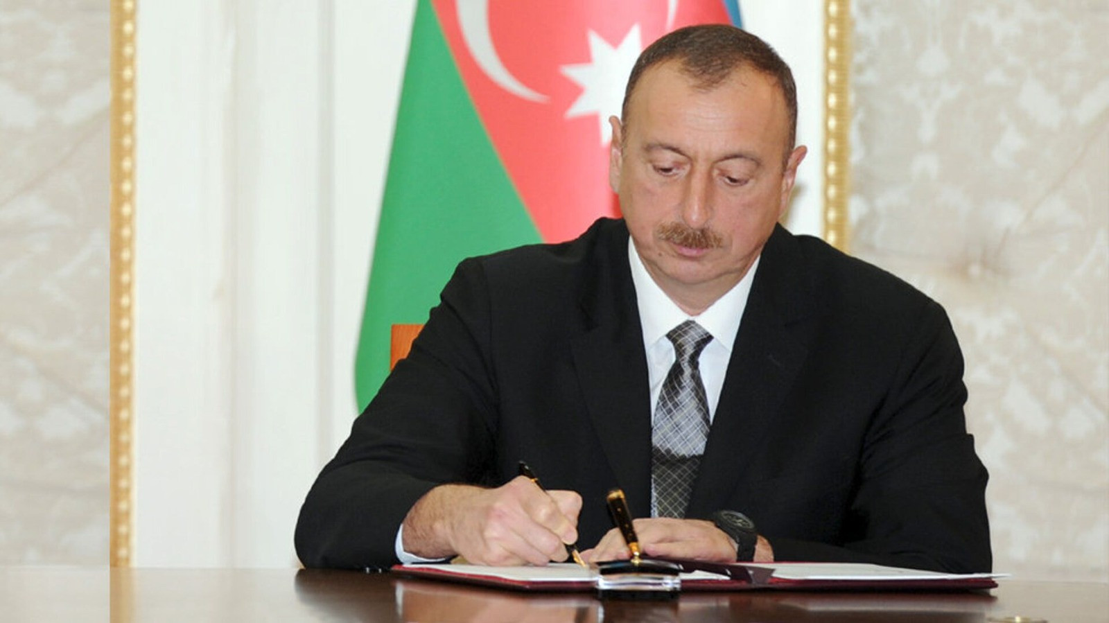 Müdafiə Nazirliyinin bir qrup hərbi qulluqçusu və mülki işçiləri təltif edilib