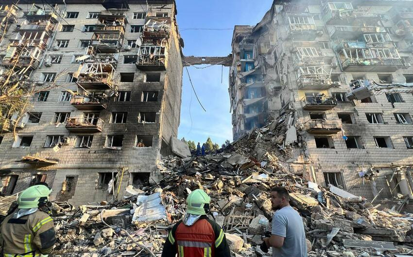 Rusiya Donetskdə Ukrayna mövqelərinə hava zərbələri endirdi