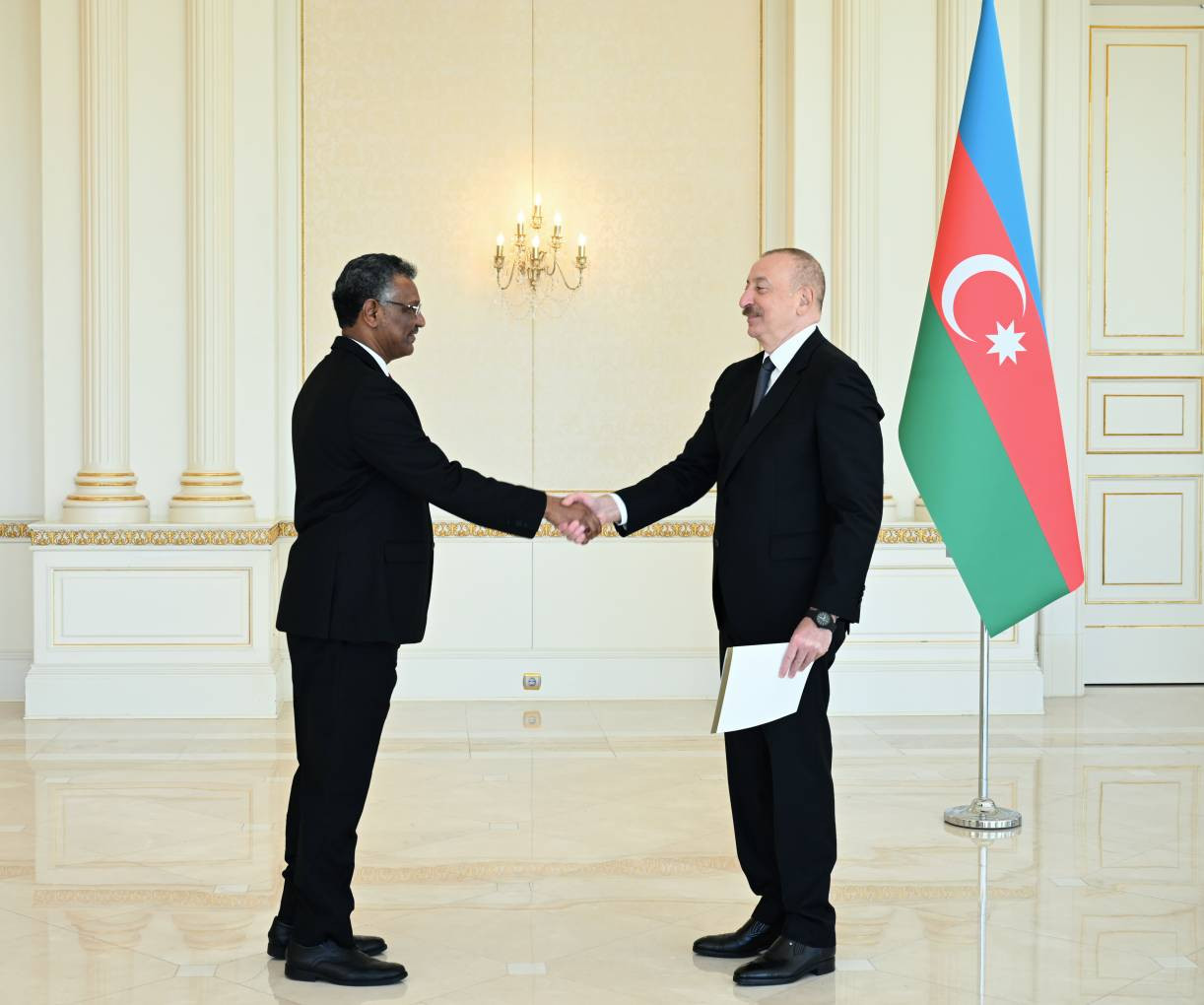 İlham Əliyev Sudanın yeni təyin olunmuş səfirinin etimadnaməsini qəbul edib