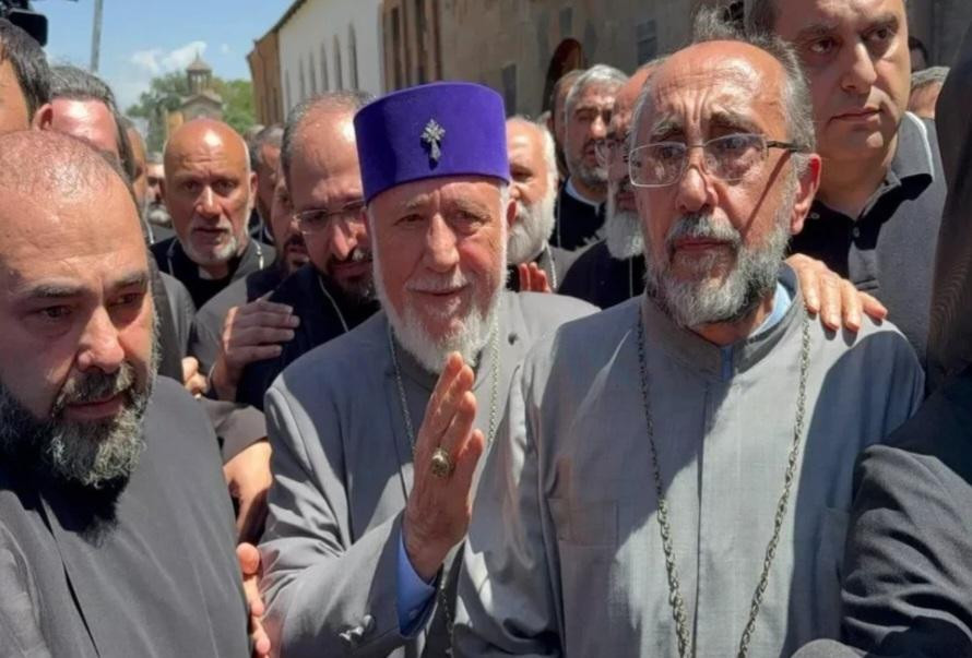 Erməni apostol kilsəsinin arxiyepiskopu istintaqa könüllü ifadə verməyə hazırlaşır