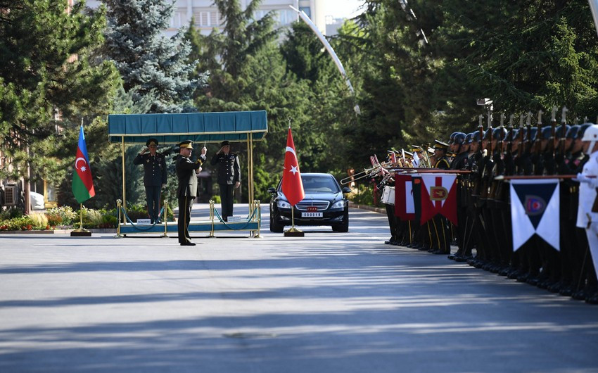 Azərbaycan ordusunun Baş qərargah rəisi türkiyəli həmkarı ilə görüşüb