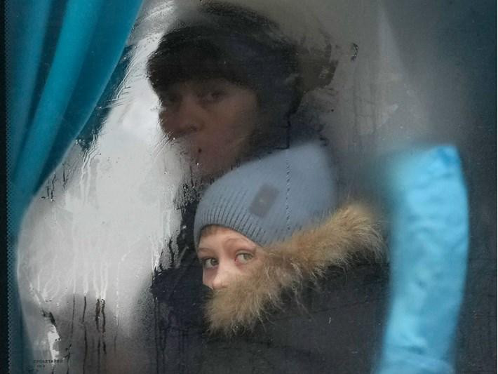 35 min ukraynalı uşaq itkin düşüb: “Rus hərbi düşərgələrinə aparılıblar”