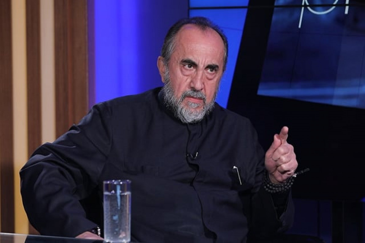 İrəvan məhkəməsi arxiyepiskop Mikael Acapaxyanı həbs edib
