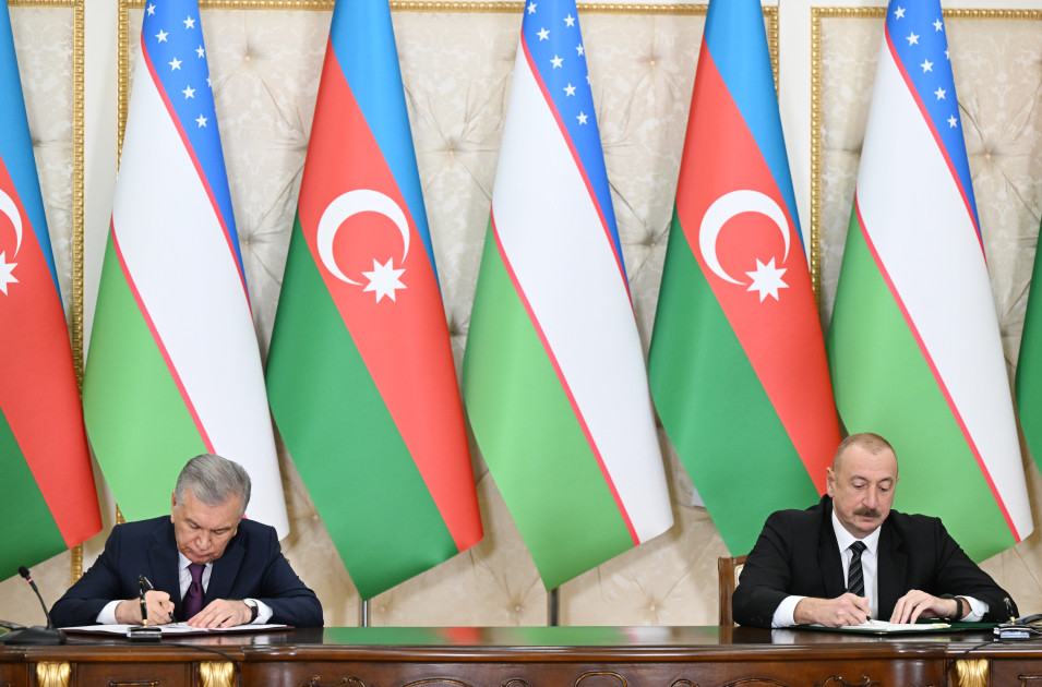 Azərbaycan ilə Özbəkistan arasında imzalanmış sənədlər mübadilə edilib