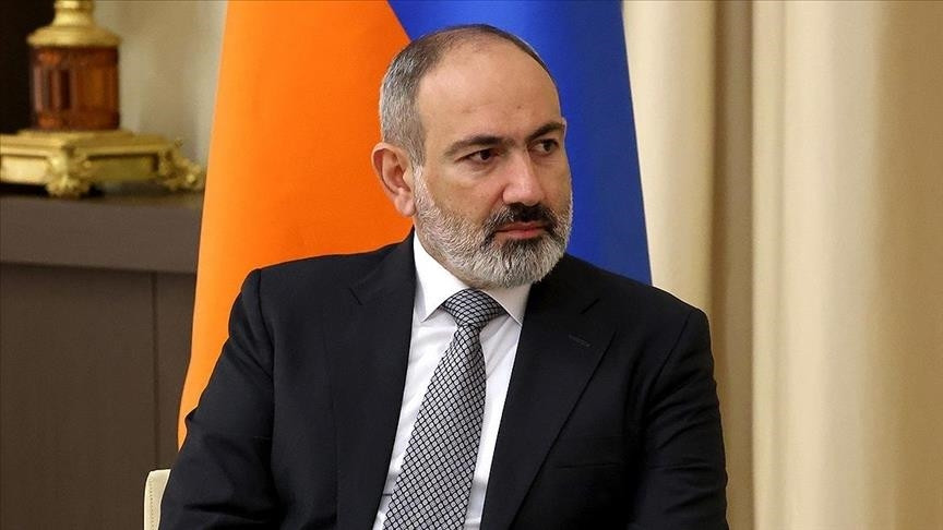 Paşinyan Erməni kilsəsinin rəhbəri ilə bağlı növbədənkənar seçki tələb edir