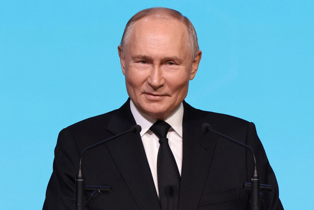Lavrov: “Putin nəzakətli insandır”