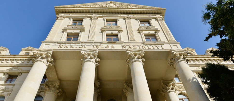 XİN rəhbərliyi Fəxri xiyabanı ziyarət edib