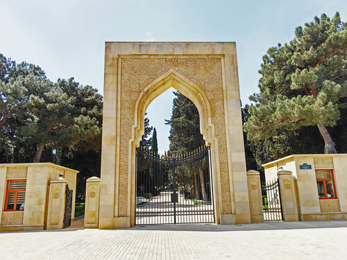 XİN rəhbərliyi Fəxri xiyabanı ziyarət edib