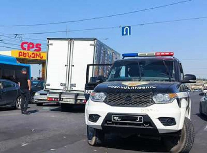 İrəvanda Ermənistan MN-in hərbi polisinin avtomobili ilə yük maşını toqquşub