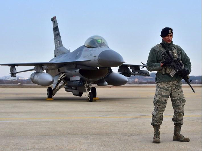 ABŞ-nin “süper F-16” filosu Şimali Koreya sərhədində yerləşdirildi