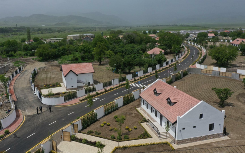 Köç karvanı Xocalı rayonunun Təzəbinə kəndinə çatıb