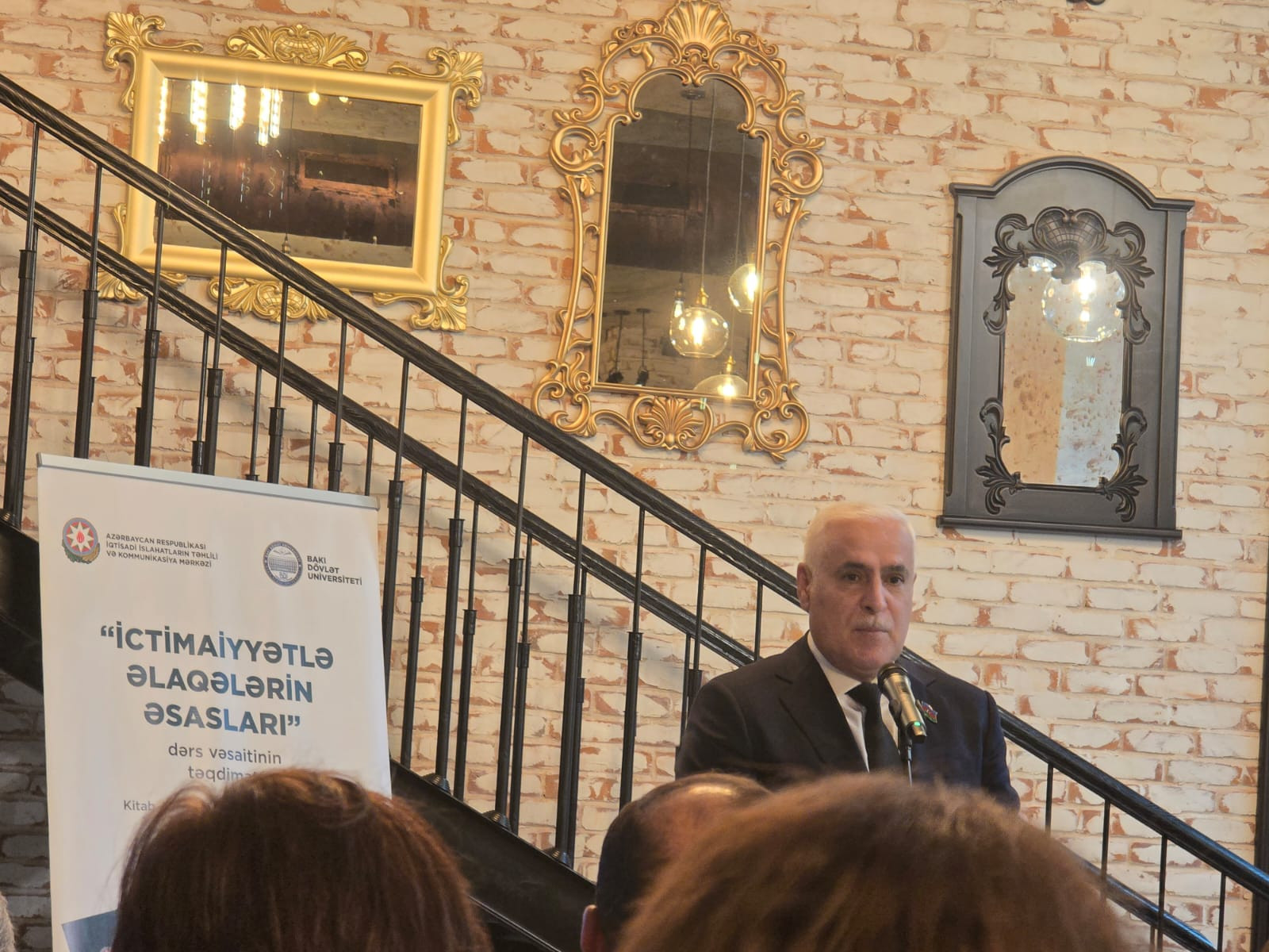 Millət vəkili: "İctimaiyyətlə əlaqələri tək jurnalistika ilə məhdudlaşdırmaq olmaz"