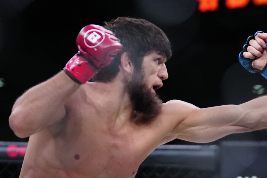 Rusiyalı MMA döyüşçüsünə küçədə atəş açılıb