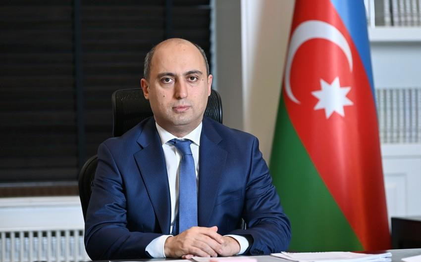 Emin Əmrullayev məzunların qızıl və gümüş nişanla təltifi haqqında əmr imzalayıb
