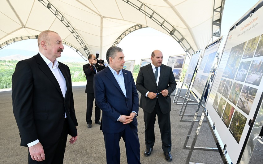 İlham Əliyev və Qurbanqulu Berdiməhəmmədov Füzuli şəhərinin dağıdılmış yerlərinə baxıblar
