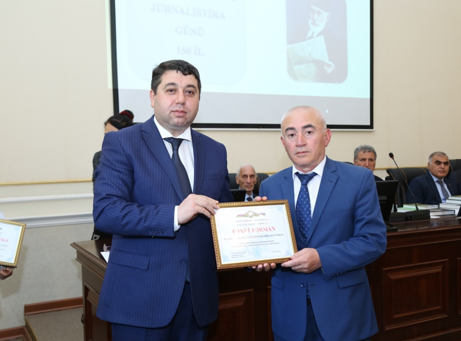 AMEA əməkdaşları Milli Mətbuat Günü münasibətilə YAP Yasamal rayon təşkilatı tərəfindən təltif olunublar