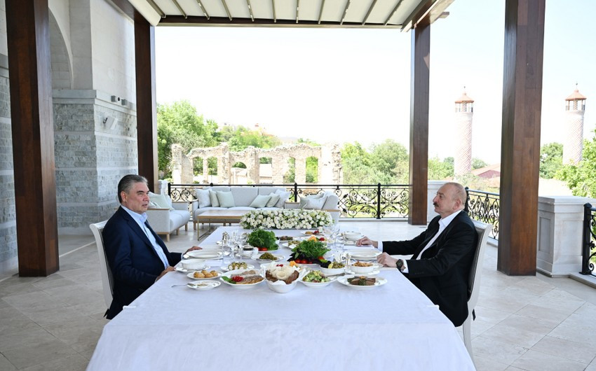 Prezident İlham Əliyev və Qurbanqulu Berdiməhəmmədov Şuşada nahar ediblər