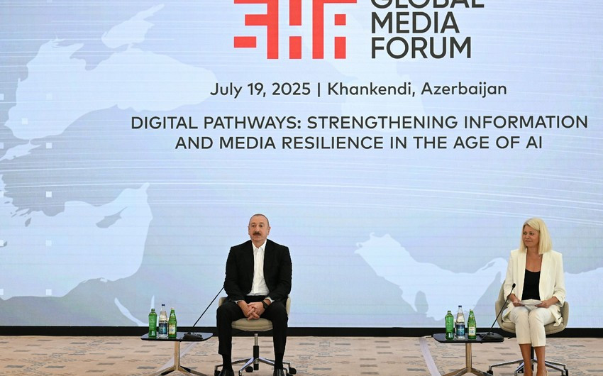 Prezident İlham Əliyev 3-cü Şuşa Qlobal Media Forumunda çıxış edir