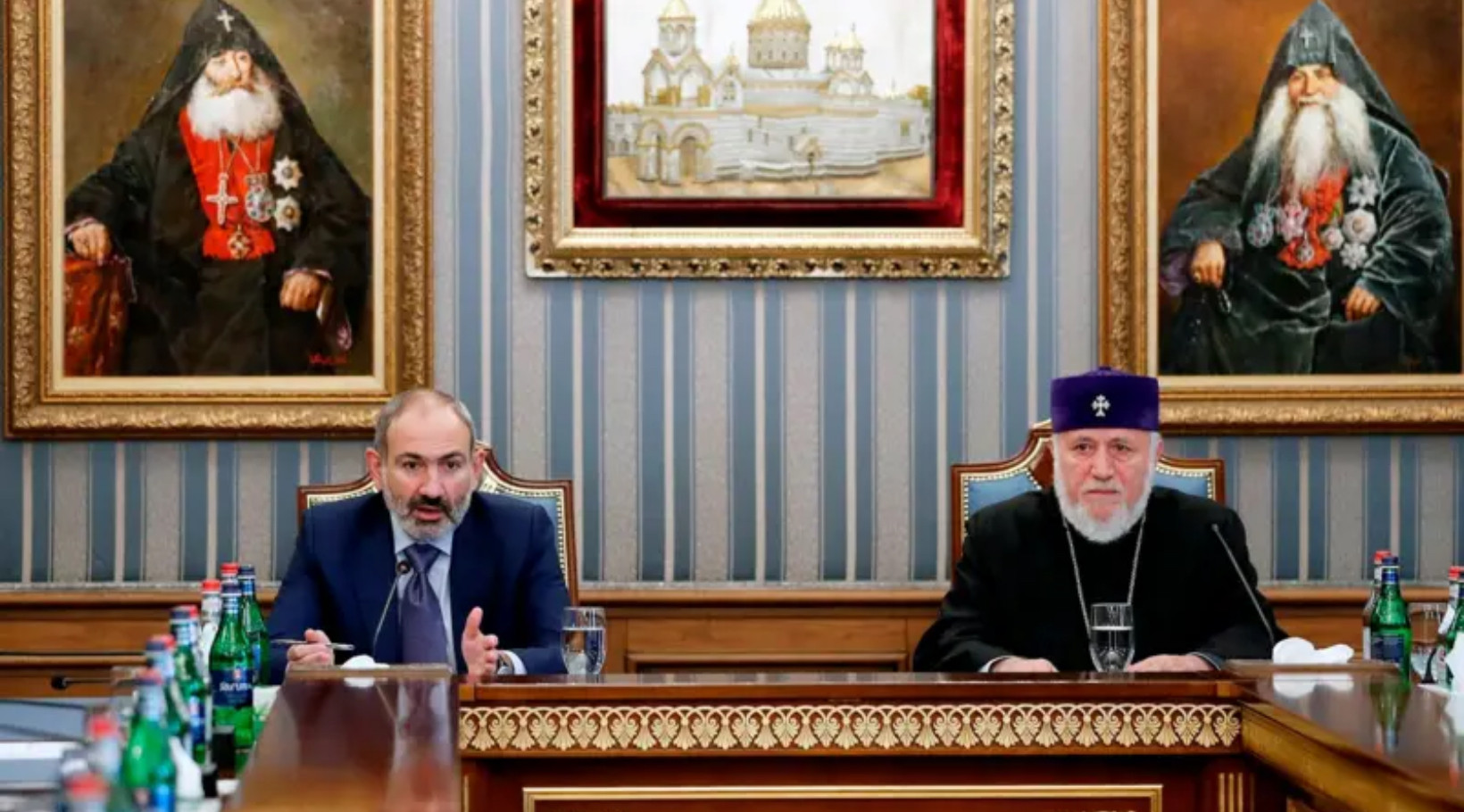 Ermənistan daxilində vəziyyət gərgindir: Paşinyan dini xadimlərlə qarşı-qarşıya