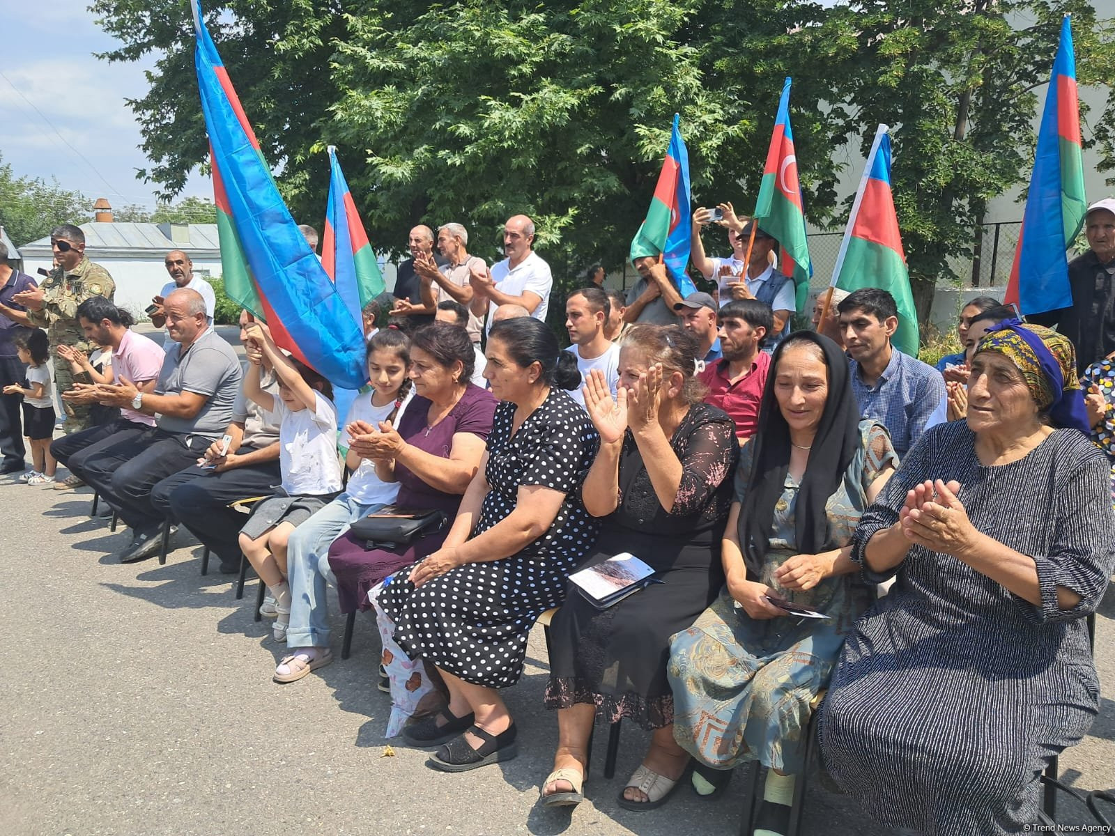Həsənrizə çatan ailələrə evlərinin açarları təqdim edildi