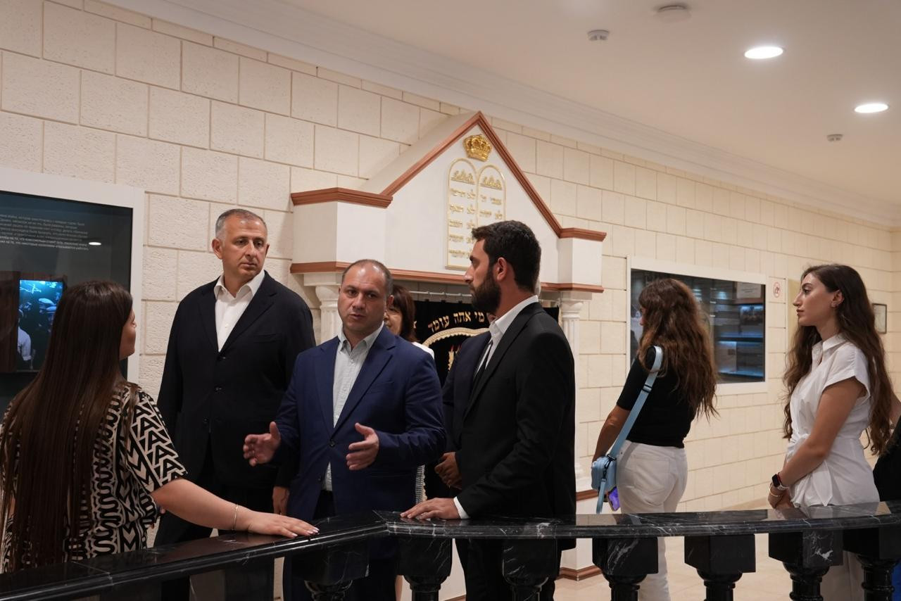 Quba səfəri: Azərbaycan və Gürcüstan nazirləri gənclərin innovativ layihələri ilə tanış oldular