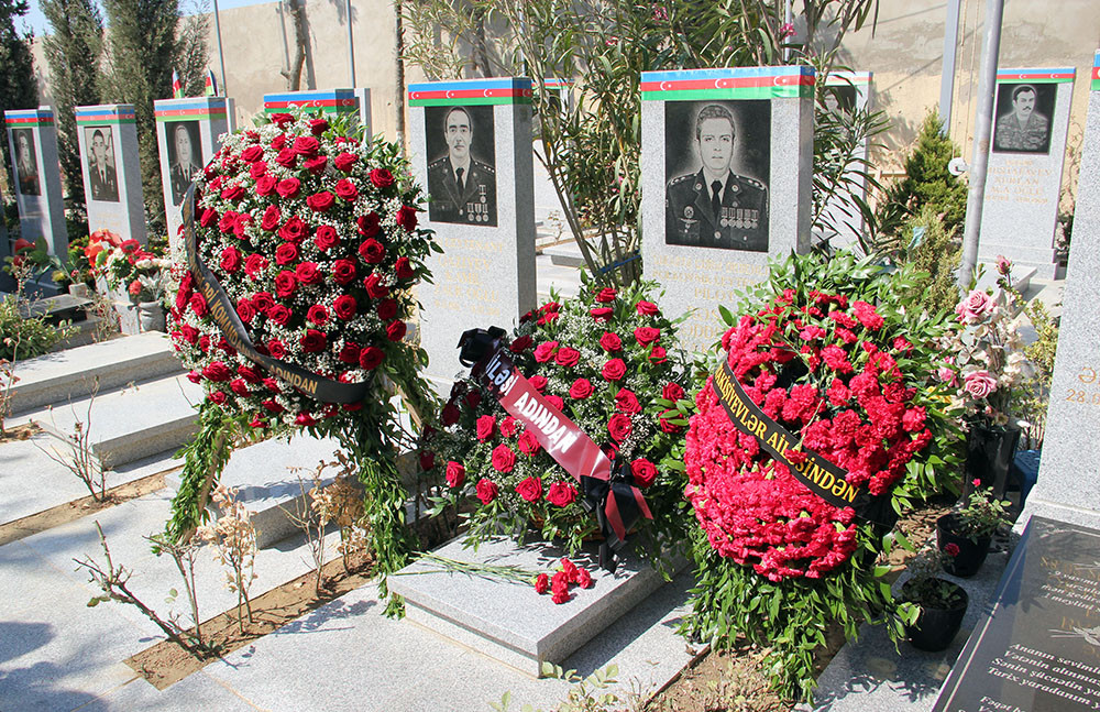 Şəhid hərbi pilot Rəşad Atakişiyevin məzarı ziyarət olunub