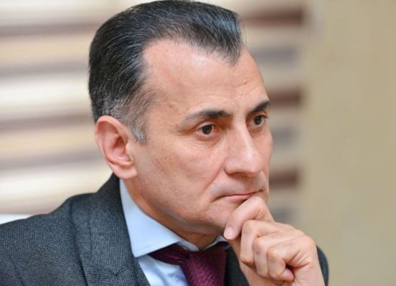 Əli Kərimlinin striptiz borusu və