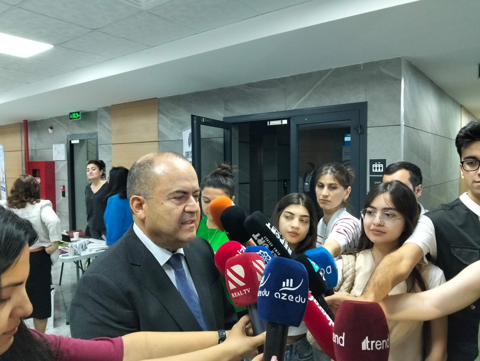 "Bu sərgi abituriyentlərə çox böyük fayda verəcək" -