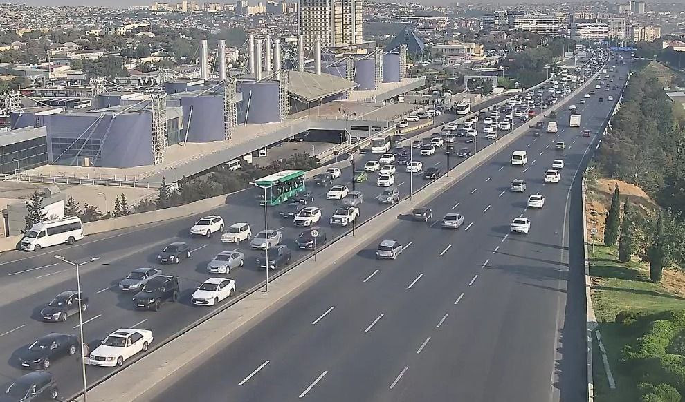 Sürücülərin NƏZƏRİNƏ: Paytaxtın bir sıra yollarında tıxac var - SİYAHI