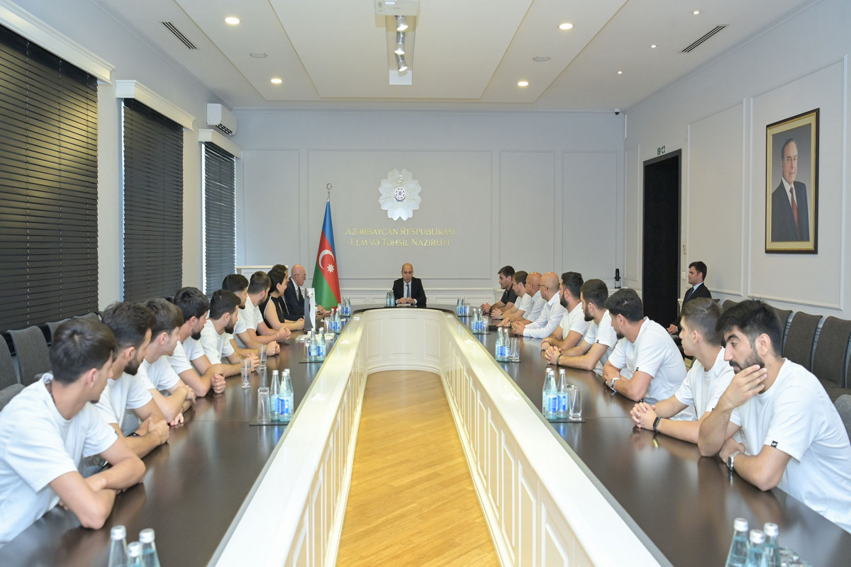 Emin Əmrullayev Futzal üzrə Universitetlərarası Avropa Çempionatının qalibləri ilə görüşüb