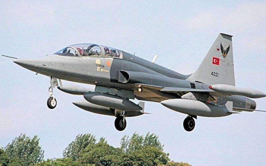 Türkiyə qırıcısı Qara dəniz üzərində təlim uçuşu həyata keçirib