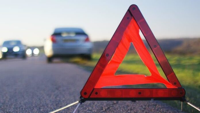 Qaradağda avtoqəza olub, 64 yaşlı kişi avtomobildə sıxılı vəziyyətdə qalıb