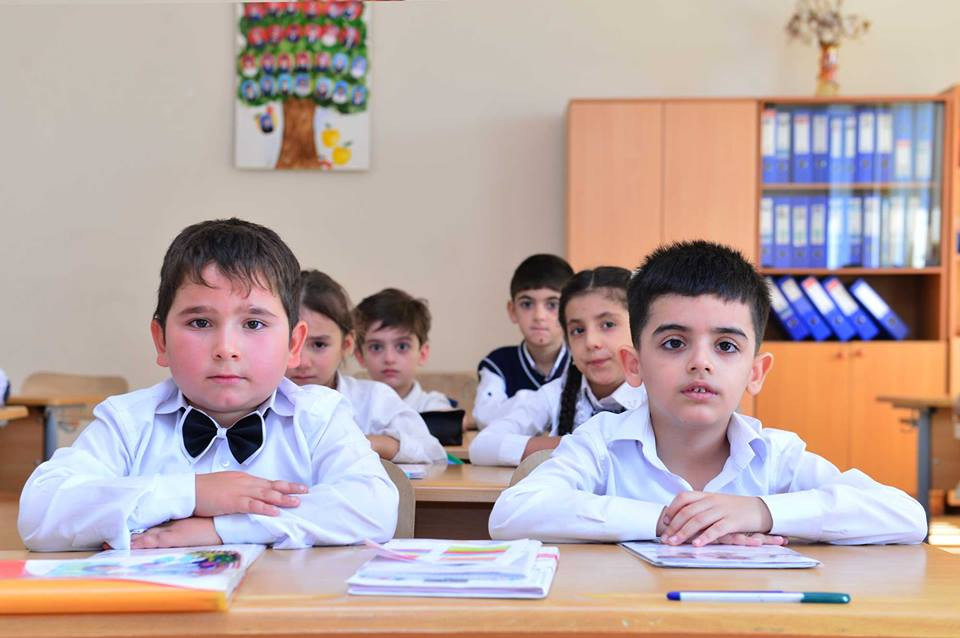 Kənd qeydiyyatında olan uşaqlar şəhərdəki məktəblərdə təhsil ala bilərmi?