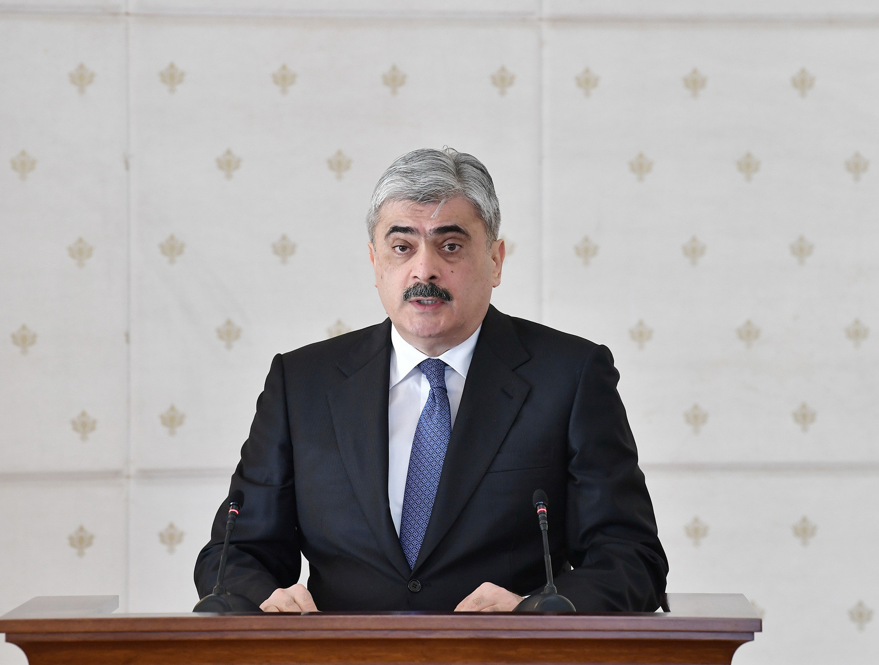 Samir Şərifov qırğız həmkarı ilə görüşüb