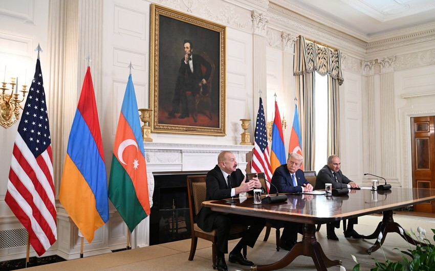 Tramp Azərbaycan və Ermənistan liderləri ilə görüşdən yazı paylaşıb