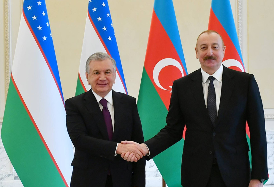 İlham Əliyev Özbəkistan Respublikasının Prezidenti Şavkat Mirziyoyevə zəng edib