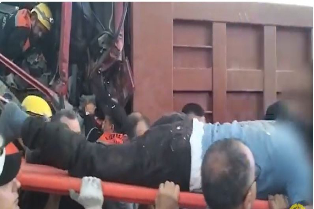 Balaxanıda ağır yol qəzası baş verib, xilasedicilər cəlb edilib