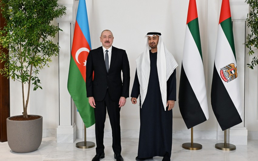 İlham Əliyev BƏƏ Prezidentinə zəng edib